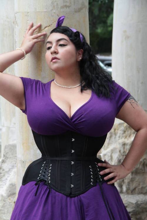 XXX espartilhos:   MystiC City Corsets model: photo