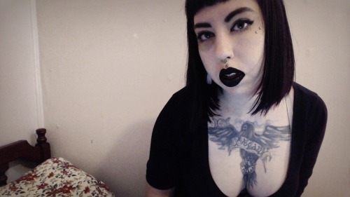 bevgodsgirls:  I was going to work on photos this morning but couldn’t get the black eye covered up and I really have no idea how to use my new camera yet so…  I’m not really happy with any of them, they’re just kind of awkward and I was just