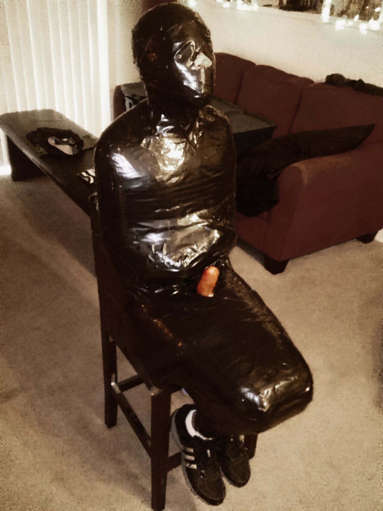 mummytied:  gayfetishfag:  http://gayfetishfag.tumblr.com/  Damn can someone wrap