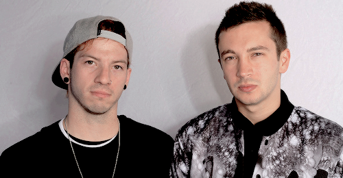 lynnsgunn - twenty one pilots pose for a portrait before the MTV...