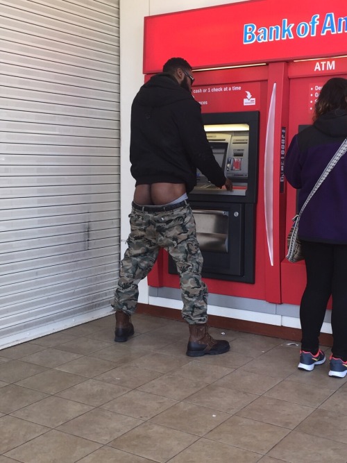 thatnudebeardlife:  Beardo making a deposit! 