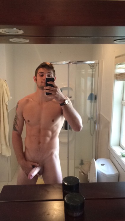 bcallifornia: #MUSCLE #HOTTIE #BIGDICK #SELFIES