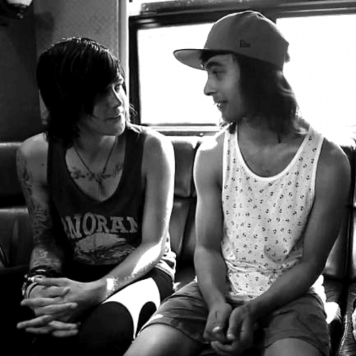 theperfectkellinquinn:  justtagirlandbands:  More bands stuff in my blog <3  Kellic is the best 