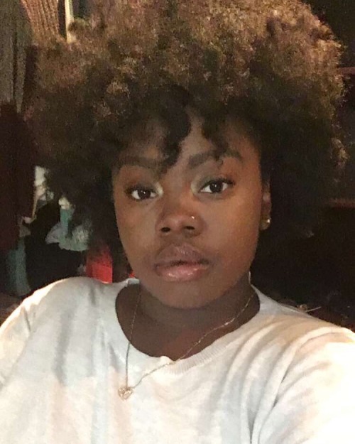 aintnosuchthingastoothick:  imsoshive:  It’s ok to post 😊  She cute!