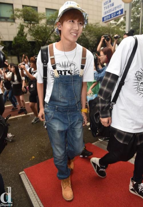 bangtanthirstclub:  I’m getting early 90’s fashion vibes and I love it. It works so well on him actually.-Admin A