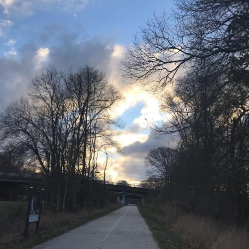 It was a gorgeous #walk on the Westside Trail of the @AtlantaBeltLine last evening. #Sunsets #GetOut