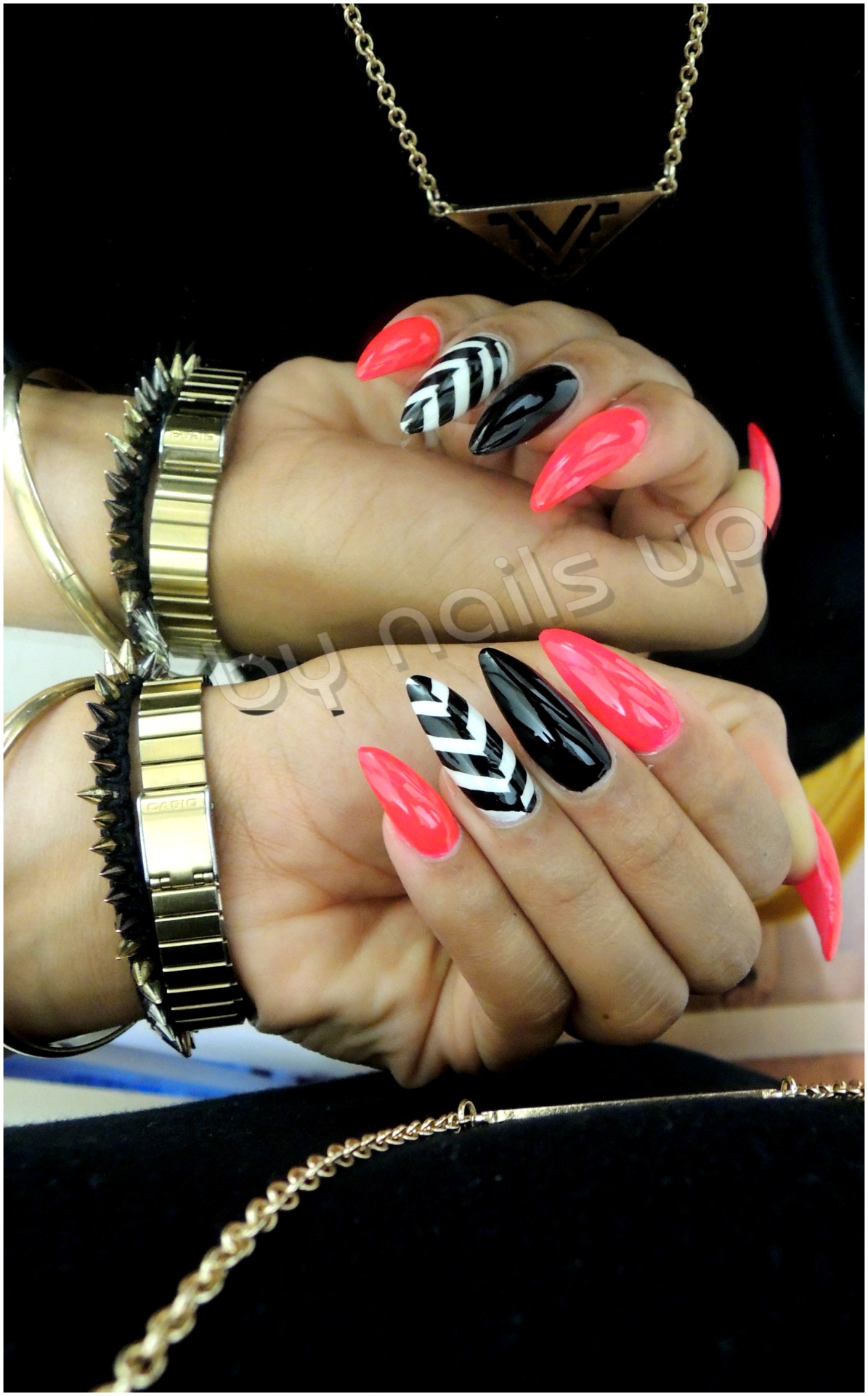 nailsup1:  Miroir Miroir… 
