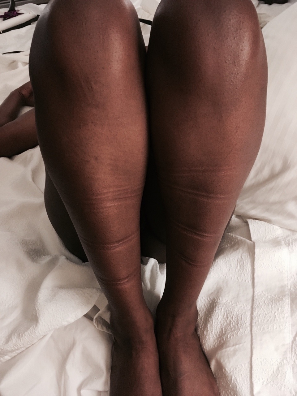 mlafismlezi: There’s something intoxicating about rope marks in her skin. Art impressed
