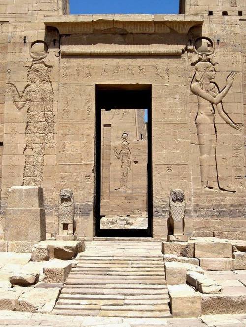 amntenofre:Temple of the Goddess Isis at Philae (now on the Agilkia island):the Entrance-Gate of the