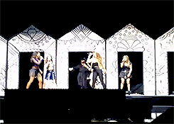 debnamlexa:  Neon Lights Tour Pranks 