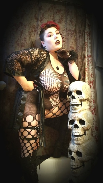 skella-whore: This pic makes me feel like a badass *keep captions intact plz*