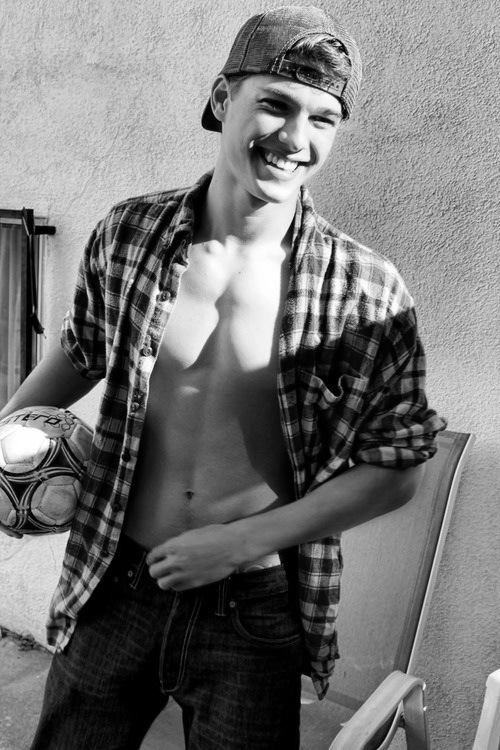 shirtlessphilosopher: New photo added to “Boys of Tumblr”