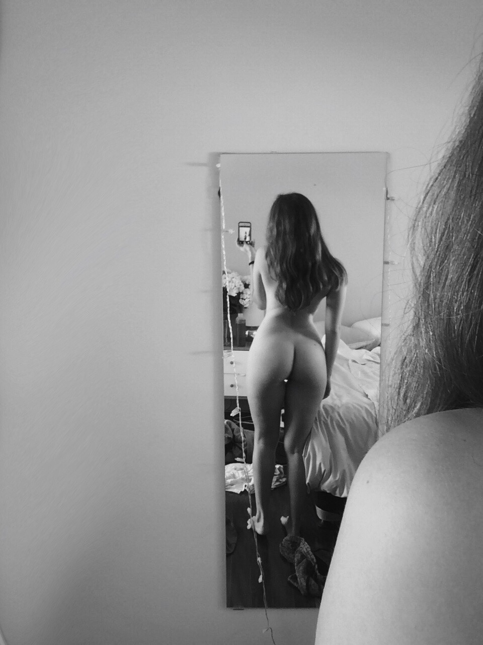thepureskin:  burgundy-kitten:  let me take a selfie     SEE MORE OF BURGUNDY-KITTEN