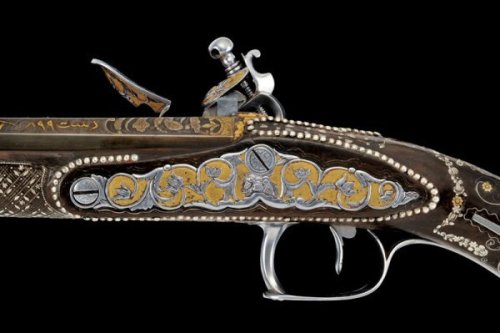 Extraordinary flintlock pistol crafted by Fatou of Paris, early 19th century.Estimated Value: €15,00