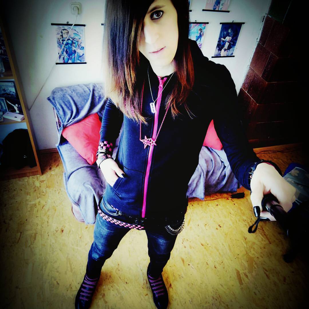 Just my regular street outfit ^_^ #emo #emogirl #emocat #pinkandblack #scenegirl