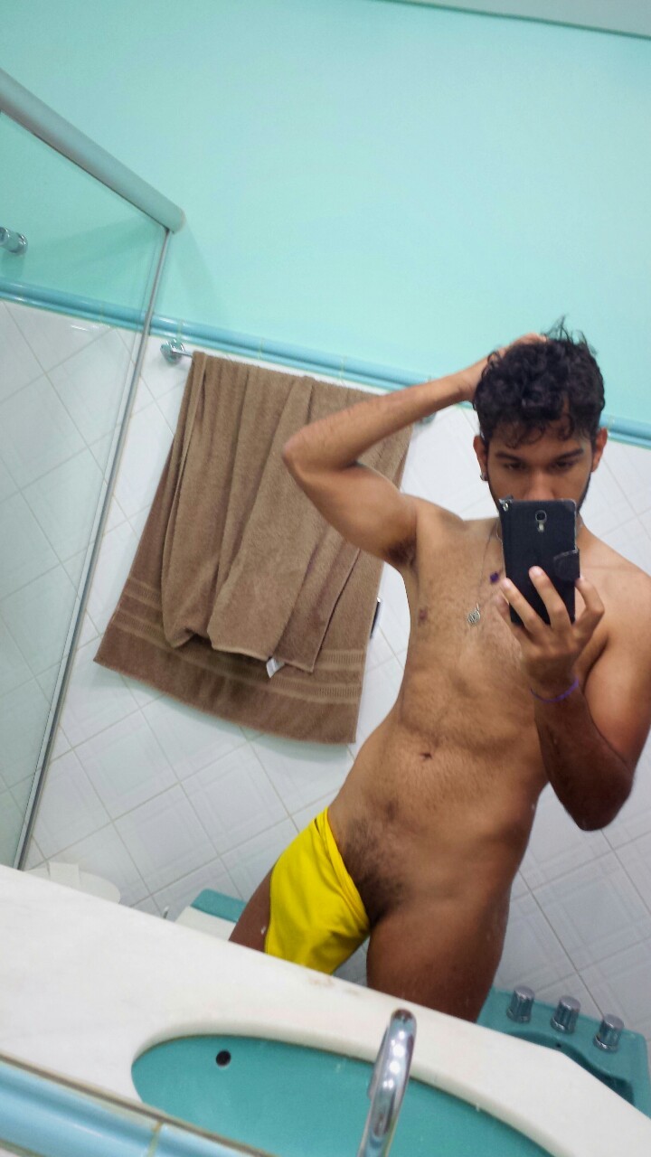 theconquerorwurmple:  Can I go out like this? Easier than picking a shirt.