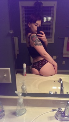 sexiest-booty:  Just can’t sleep (f) Are