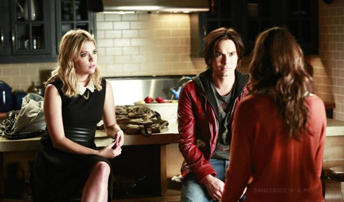 dangerous-g-a-me:   Pretty Little Liars 4x10 - The Mirror Has Three Faces    