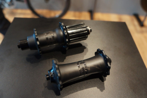 aces5050: (via EB15: ENVE’s Outrageously Light Full Carbon Road Hubs)