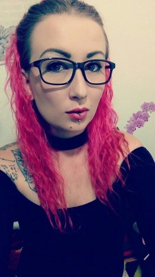 connoisseurofpussy6996:  Pink Haired Freak 😜