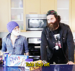dailyyoutubeneeds:  Poor Hanna .-. All she wanted to do was Fit in.. lmao. I love her! 