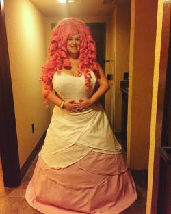 kemicolon:  cjgren:  Rose Quartz  Yo, my sister did a rose quartz cosplay, check it out! 