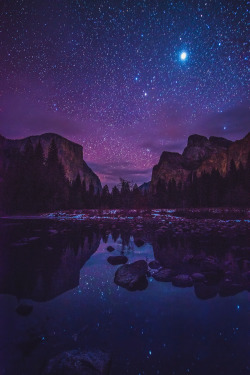 mstrkrftz:  Yosemite Valley by Starlight by Darvin Atkeson on