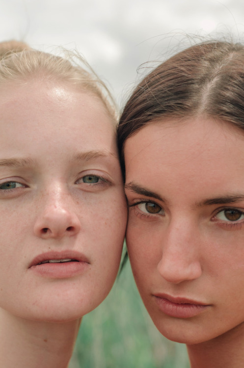 Fille, GarçonModels: Krista Coyne | Emily HazeltineStyle: Shameekia Johns