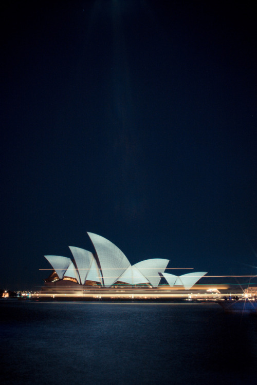travelingcolors:  Opera House, Sydney | Australia (by lasaths) 