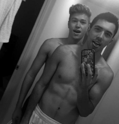 unoriginalhbu:  always naked 