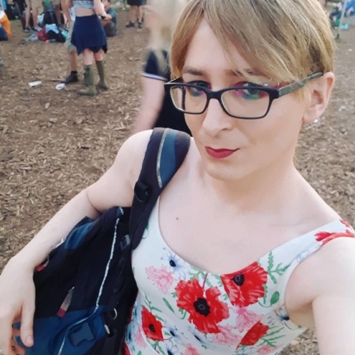 sophiesweetstv:Ready to watch Tame Impala… #glastonbury #Sophiesweets www.instagram.c