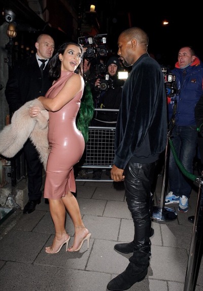 Kanye west and kim kardashian butt grab