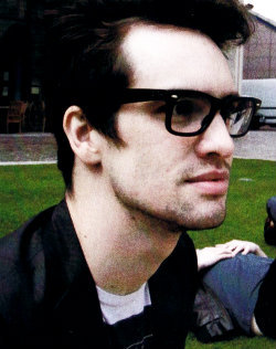 mattydaddrio-deactivated2016120:  Brendon Urie + Glasses/Sunglasses 