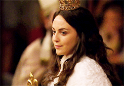 mine-eyes-desire-you:♔ William Shakespeare’s: HENRY VIII (Globe Theatre, 2010).                     
