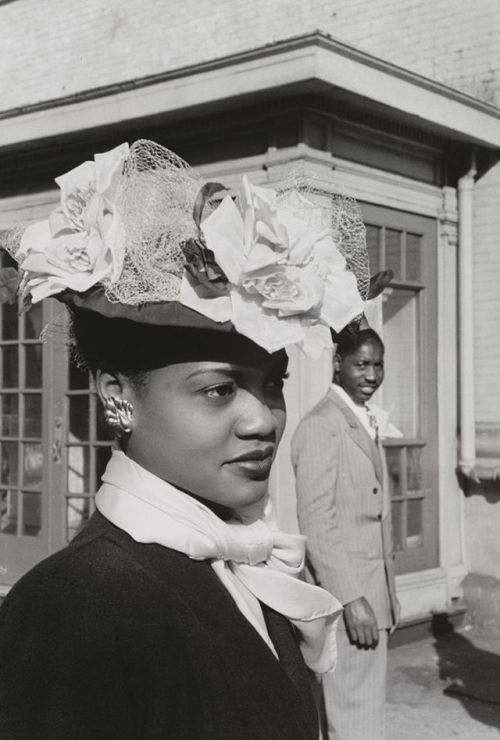 icphoto: Easter Sunday through the lens of Henri Cartier-Bresson. Happy Easter!Harlem, New York, 194