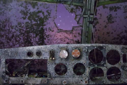 abandonedography:ultravioletalley:Abandoned plane at night.:O