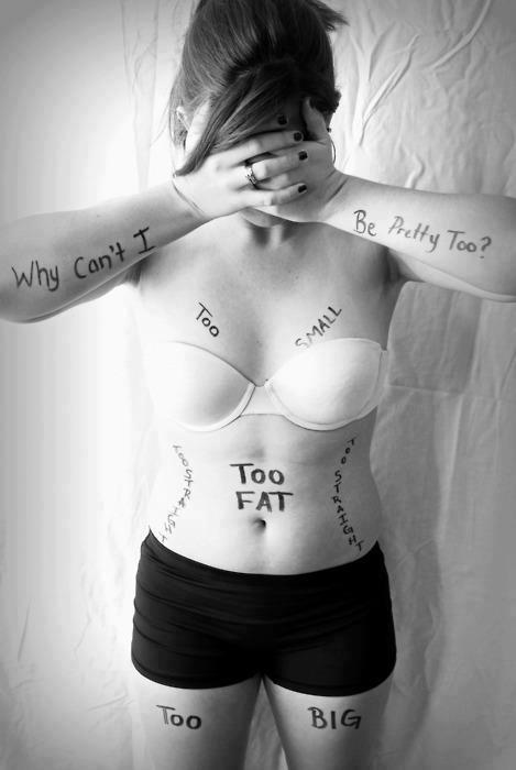 keepcalmanddrinkcay:  Es ist Sommer und ich bin fett. Zu fett für Hotpans, zu fett für Bikinis, zu fett für Tops, zu fett für alles. 