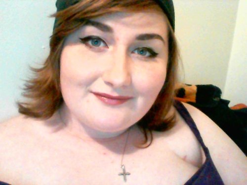 phatfeederfeedee:  derp photos. look at dat round ass face. 