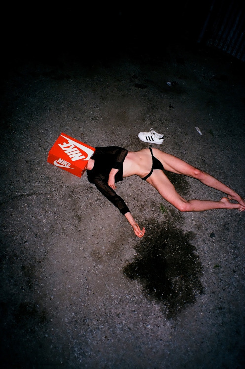 (vía The LA parties you wish you went to photographed by Pretty Puke - Gallery 1