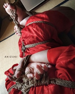 ropeandthings: shiki6396:   夏の日 眩しい午後    #緊縛 #縛り #セミヌード #kinbaku #shibari #kinbakulove #麻縄 #麻縄緊縛 #shibarimodel #shibaribondage #japaneseropebondage #緊縛写真 #セクシー #ropelove #iPhone7 #tiedup #bdsm