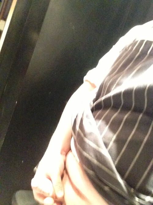 2-bearsbcn:  alwayshornybear:  truckerbearjackie:  Sexy chef cub.  HOLY! hot!!  Joder. . Stas tremendo 