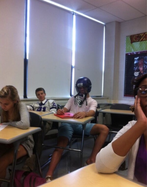 puckslut44: I am LIVING for these photos of Auston in High School