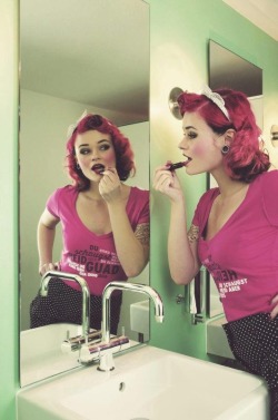 alternative-pinup:  Alternative Model http://alernative-pinup.blogspot.com