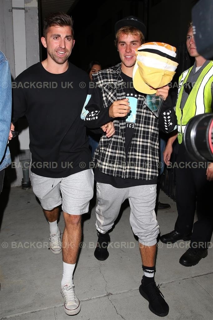 Backgrid UK Celebrity Photo Agency — Justin Bieber cracks up with a ...