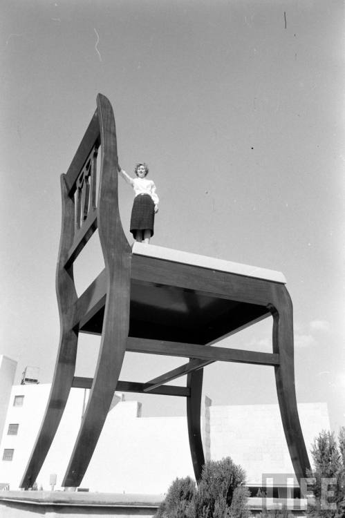 Giant chair outside a furniture store(Ed Clark. n.d.)