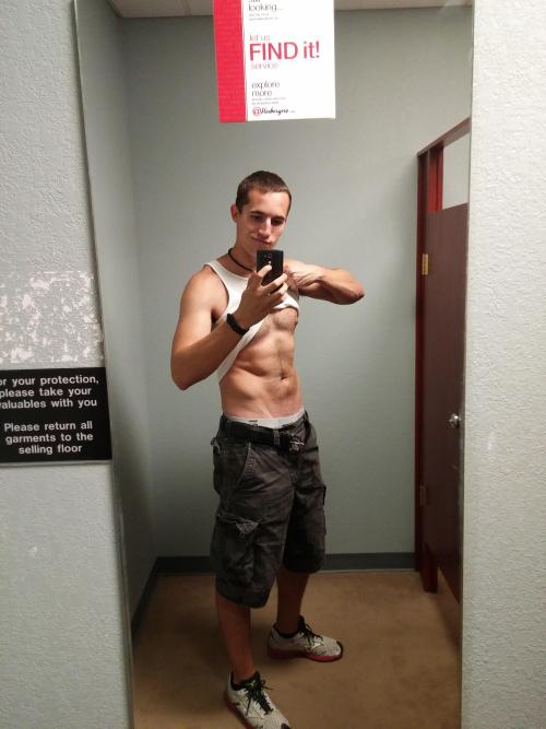 straightmenworshipping:  straightdudesexting:  Straight stud  YUM 