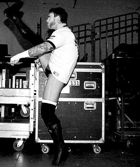 That bulge looks amazing here!