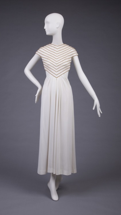  Evening DressDesigner: EstevezDate Made: 1960-1969Origin: United States of America California Los A