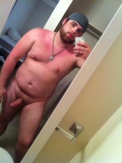 stocky-men-guys:  2lipsonaorgan:     Big,