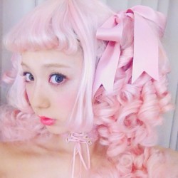 youwinktwice:  Cotton candy poodle